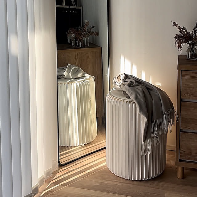 Lounge,ペーパースツール,家具,IKEA,一人暮らし,シンプル,シンプルモダン,お気に入りの場所,1LDK 1人暮らし,ひとり暮らし,新生活,モダンインテリア,新築マンション,ミニマリスト,ミニマルモダン,ベージュインテリア,心地よい暮らし,ミニマルライフ,一番好きな場所,こだわりの部屋,愛用の家具,きれいに保つ,秋のくつろぎ時間 interi_a.gramの部屋