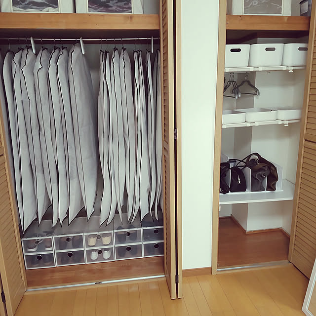 My Shelf,古いマンション,洋服収納,洋服好き,加工なしの写真,シンプルが好き,マンション暮らし,しろが好き,今現在の状況を記録用に投稿します,ゆるめミニマム,自分スタイル,無印良品,マワハンガー usaoの部屋