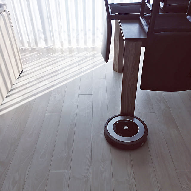 Lounge,カリガリスのテーブル,カリガリス,ダイニングテーブル,白黒化計画,ワーママ,マンション,ものぐさな暮らし,生活感をなくしたい,モノトーンインテリア,モノトーン収納,やわらかモノトーン kikujiroの部屋