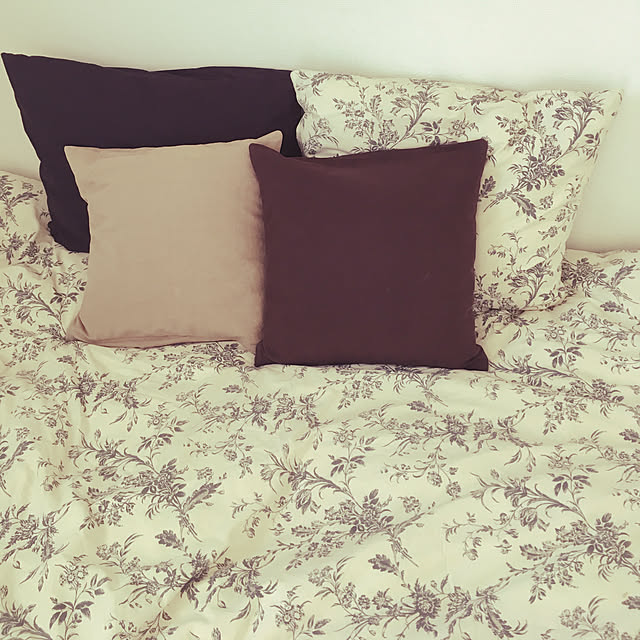 Bedroom,モノトーン,無印良品,クッション,ボタニカル柄,ベッドカバー,IKEA erierierieriの部屋