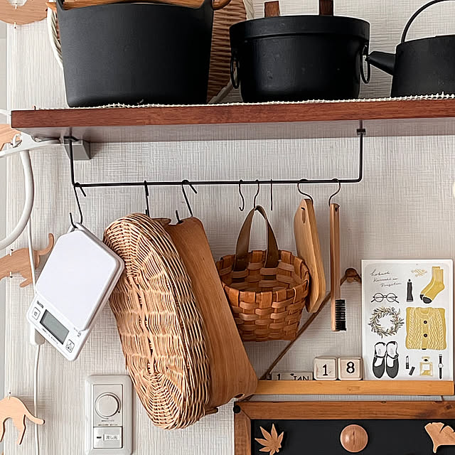 My Shelf,無印良品 壁に付けられる家具,手作りカレンダー,棚下ひっかけ収納,棚の下有効活用,ポストカード,自作のレシピカード,笠間焼の時計 kojimasaの部屋