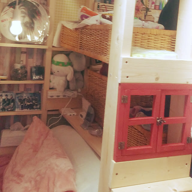 Bedroom,次女の部屋の改造計画中,ガーネット色,リメークシート,窓枠DIY,セリア,ニトリ,1×4材,2×4材,シングルベットをロフト付きへリメイク,次女の部屋,秘密基地風,セリアの電球型ペンダントライト kazuの部屋