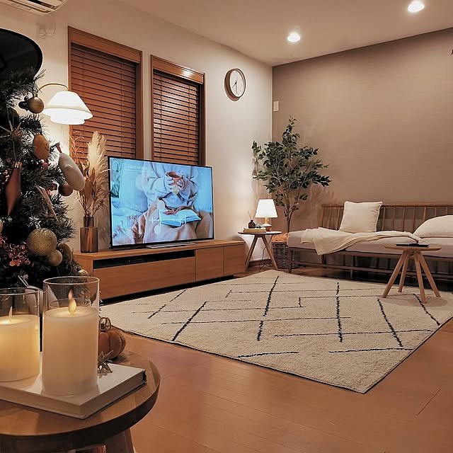 Overview,一番好きな場所,お気に入りに囲まれた暮らし,心地よい暮らし,間接照明,間接照明のある暮らし,リビングインテリア,ソファーのある暮らし,すっきり暮らす,好きなものに囲まれて暮らす,NO RC NO LIFE☻*,いつもありがとうございます♡,ハロウィン飾り,ハロウィン雑貨 oomiの部屋