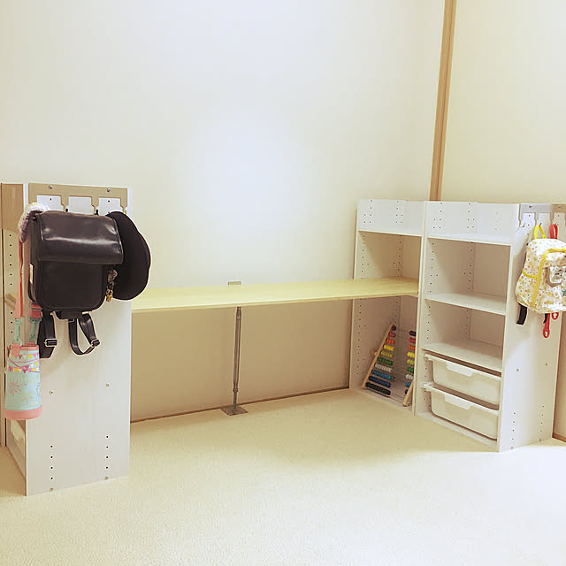 ニトリ　フック,コレ、DIYしたよ！,カラーボックス DIY,リビング学習,幼稚園グッズ 収納,ゴミ箱DIY,イケアチェア,とりあえずやってみる,ナチュラル,形だけは出来ている,カラーボックス,ニトリ,机の板もDIY,洋服収納,たな棚,My Desk,ランドセル　置き場,子供　ランドセル ahat.famの部屋