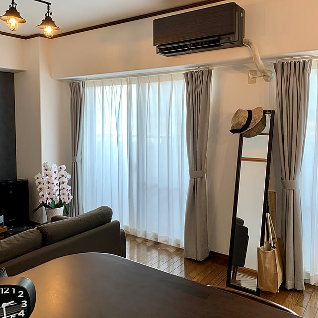 無印良品,ニトリ,姿見鏡,エコバッグ,2人暮らし,IG⇨yasuyo66,Lounge,ジュートマイバッグ,通気口隠し,S字フック,risora,DAIKIN エアコン,熱を通しにくいレースプリーツカーテン,ななこ織麻調プリーツカーテン yasuyo66の部屋