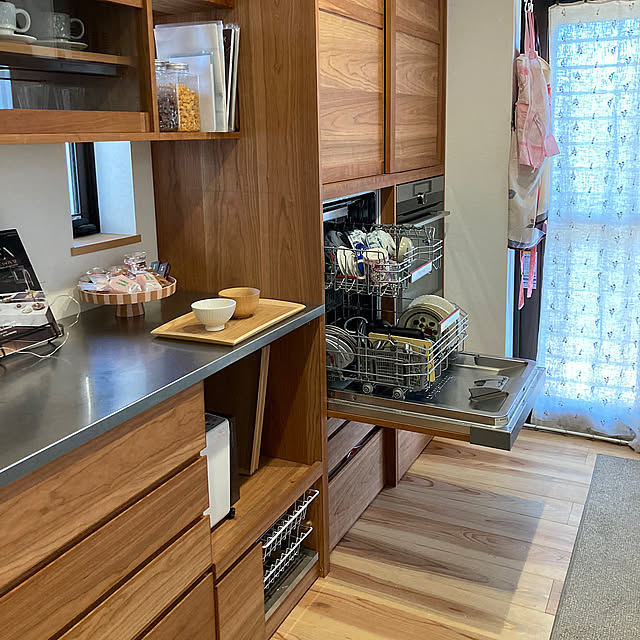 杉の無垢床,海外製食洗機,AEGオーブン,オーダー家具,オーダーカップボード,こだわりのキッチン,こだわりの家,腰に優しい,家事楽アイデア,家事楽,腰高食洗機,BOSCH食洗機,家事時短,暮らしのなかのSDGs,キッチン愛用品,五感で癒される家,自然素材が好き,無垢の木の家,心地よい暮らし,環境に優しい暮らし,木のぬくもり,自然素材の家,木のある暮らし,木の温かみ,注文住宅,無垢の家,自然素材のある暮らし,木をつかおう,Kitchen sizen.sozaiga.sukiの部屋
