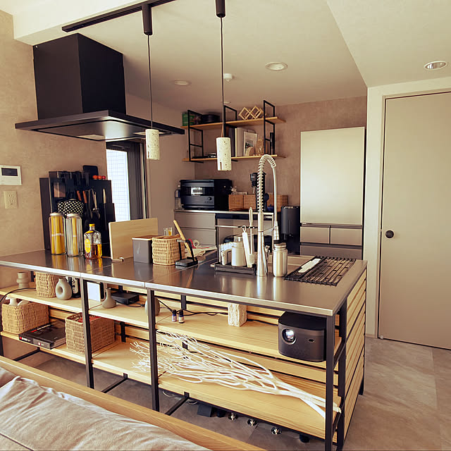 Kitchen,フラワーベース,ニンテンドーSwitch,ペーパーコード,ミツマタ,ニュージーパイン,フレームキッチン,ウッドワン,プロジェクター,ディスプレイコーナー,カフェ風,ACTUS,ホテルライク,ジャパンディ,土と風の植物園,キッチン収納,オープン収納 piroaiの部屋