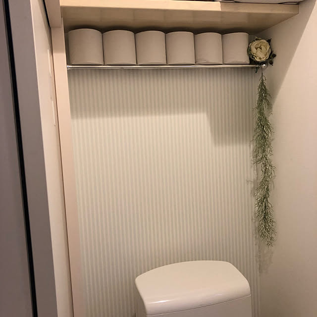 トイレの収納も見栄えもおまかせ つっぱり棒の賢い使い方 Roomclip Mag 暮らしとインテリアのwebマガジン