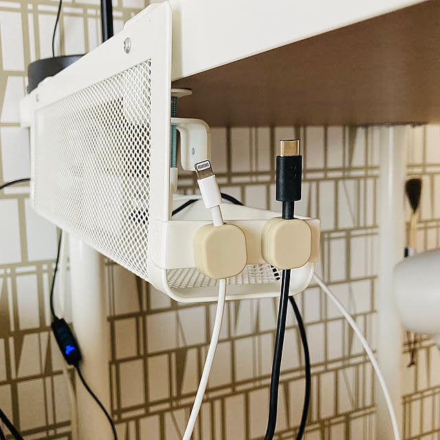 配線収納,配線隠し,デスク周り,IKEA,セリア,100均,My Desk a2ageの部屋