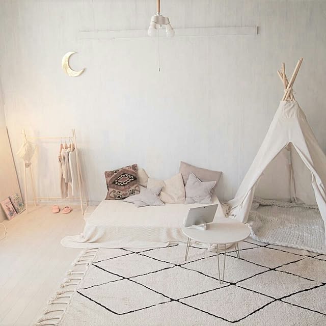 Bedroom,ホワイトインテリア,DIY,北欧インテリア,北欧ナチュラル,ボヘミアンに憧れる,Boho Style,賃貸,手作り,海外インテリアに憧れる,キッズコーナー,キッズルーム,賃貸でも楽しく♪,ハンドメイド,こどもと暮らす。,ティピーテント,ティピー,キリムクッション,ベニワレン風,ラグ,ナチュラルインテリア ___.acoの部屋