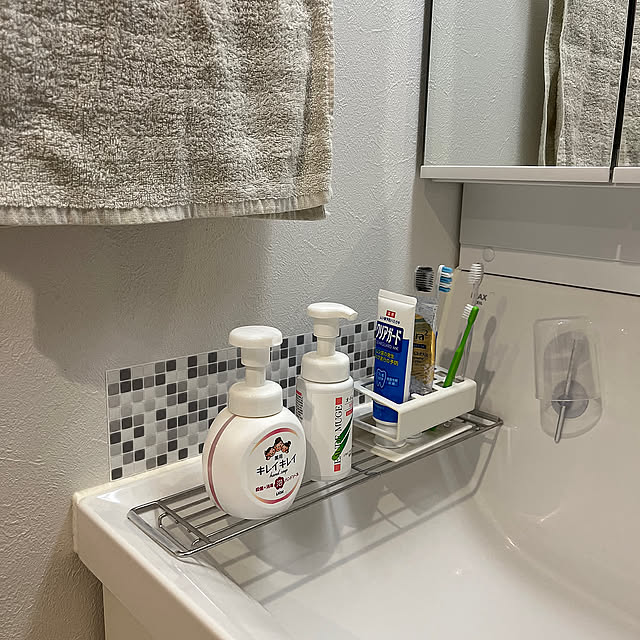 ランドリールーム,2階洗面所,洗面所の壁,セリア,リクシルの洗面台,洗面所のインテリア,シンプルモダン,注文住宅,4人家族 tomokokoの部屋