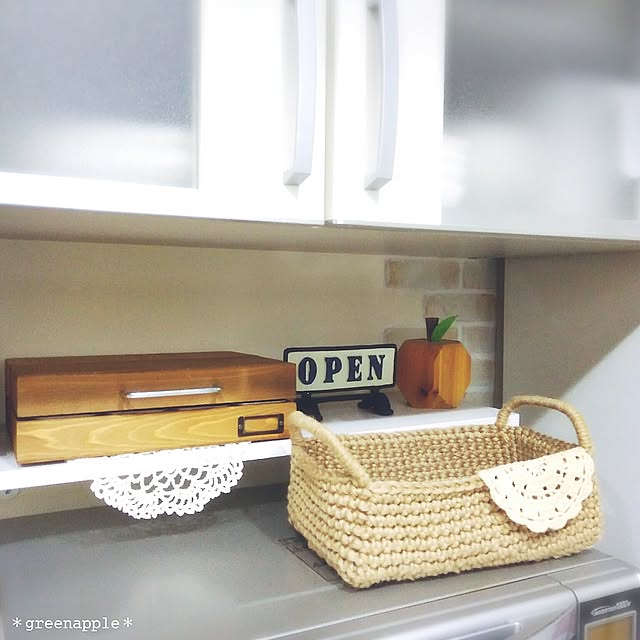 Kitchen,ハンドメイド,76組,麻紐かご,編み編み大好き♡,ドイリー,セリア,木製トレイロング,ダルトン,OPEN ＆CLOSEDﾌﾟﾚｰﾄ,salut!,りんごオブジェ,オーブンの上 greenappleの部屋