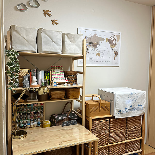My Desk,無印ラタンバスケット,A3プリンター,倉敷意匠のソーイングBOX,春の模様替え,新生活,北欧インテリアに憧れる,無印パイン材ユニットシェルフ,ご覧頂きありがとうございます♡,無印良品で暮らす,フェイクグリーン♡,ハンドメイド,ichiのラビタン,イッタラスンヌンタイ,ミシン糸収納,IKEAランプ,ミナペルホネン ハンカチ felicityの部屋