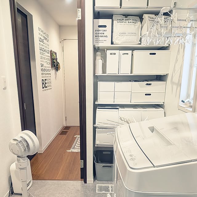 Bathroom,モノトーンインテリア,洗面所&ランドリースペース,洗面所&脱衣所,ホワイト&グレー,スッキリさせたい,清潔感,清潔に見える,アイリスオーヤマのサーキュレーター,サーキュレーター,モダンデコ,人感センサー付きセラミックファンヒーター SACHIの部屋