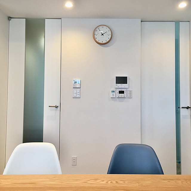 白いドア,イームスチェアリプロダクト,カンパーニュ 時計,レムノス　時計,時計,フルハイトドア,神谷コーポレーション,Lounge yamuchaの部屋