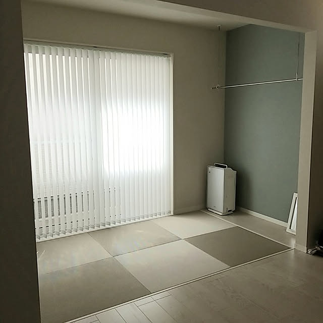 Lounge,ニトリ,ホワイト大好き,くすみカラー,北欧,たたみコーナー,海外インテリアに憧れる,アクセントクロス,バーチカルブラインド,和室,淡色インテリア,DAIKENの畳,灰桜色,シンプルインテリア,カフェ風,西海岸風,リゾートモダン,ミニマリストに憧れて serinaの部屋