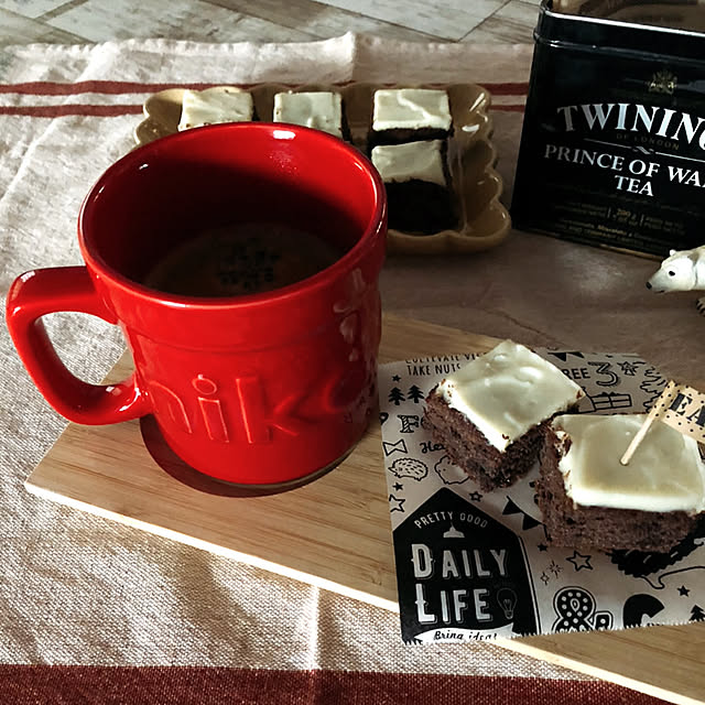 Lounge,バナナケーキ,ダルトン,紅茶の空缶,おうちカフェ,赤いマグカップ,雪山ケーキ,手作りおやつ,マグカップ,いつもありがとうございます♡,子どもと暮らす,こどものいる暮らし,冬,niko and… chococoの部屋