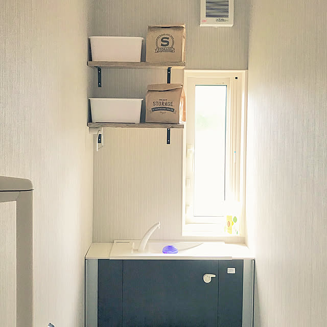 クラフトストレージバッグ,フタ付きプラBOX,アンティークワックス ジャコビーン,seria,飾り棚DIY,下地センサー,トイレの棚DIY,コロナが早く終息しますように,コロナに負けるな！,seriaのブラケット,Bathroom,窓が遮られない✨ kirinchanの部屋