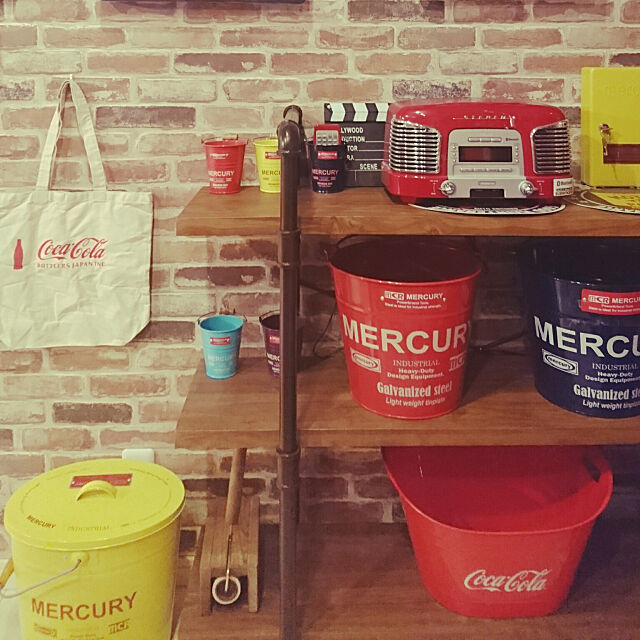 My Shelf,赤,雑貨,壁紙,レンガ壁紙,赤が好き,コカコーラ,マーキュリー jackの部屋