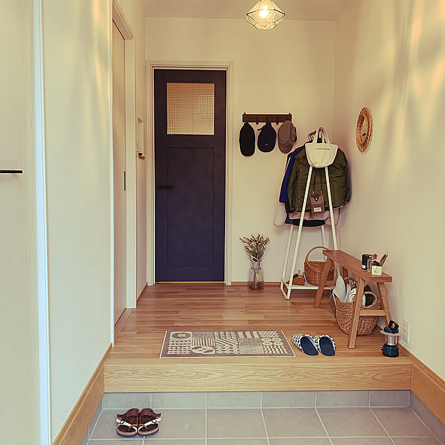 無垢フローリング,無垢床,チェッカーガラスのドア,チェッカーガラスの扉,チェッカーガラス,ラシッサDヴィンティア,ラシッサD,リクシルのドア,Entrance,ニッチ,ニッチ棚,ヴィンティア,床材,センサーライト,玄関マット ekkkoの部屋