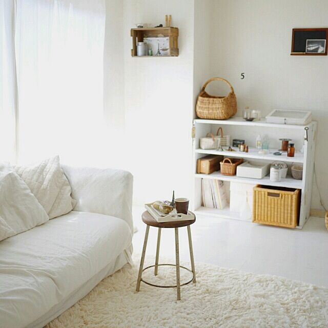 Lounge,ラグ,白い部屋,白い床,雑貨,飾り棚,木箱の棚,スツール hiro-hvの部屋