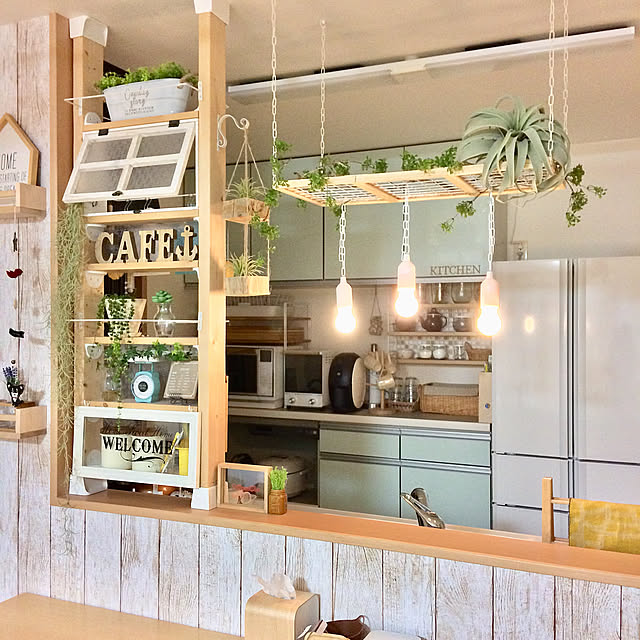 Kitchen,セリア,カフェ風,フェイクグリーン,インテリアペーパー,ニトリ,ディアウォール,100均リメイク,100均,ダイソー,SMD電球ペンダントライト リメイク,SMD電球ペンダントライト,北欧ナチュラル,北欧,ナチュラル,吊り棚,ハンギングラック,ハンギングシェルフ,ハンギングラックDIY,ハンギングポットラック miyuの部屋