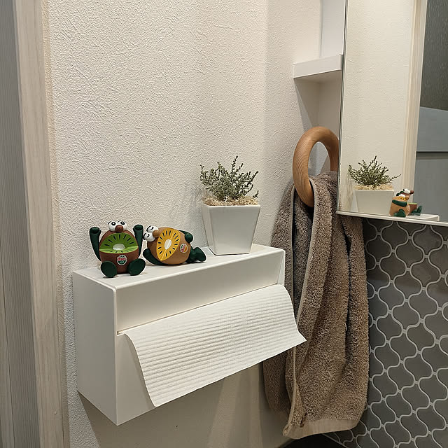 Bathroom,RoomClipショッピング,貼れるタイルシール,ゼスプリキウイブラザーズ,towerシリーズ,タワー,山崎実業,ウォールペーパーホルダー,ヒオリエタオル,ヒオリエ フェイスタオル,石膏ボード,ダイソー,100均,イベント投稿,リノベーション,浮かせる収納,HAY,ジムフック,YAMAZAKI,シンプル,ホワイトインテリア,貼るだけタイル,ウォールステッカーのスクウェア,暮らしのハンドブック2023 ya_maの部屋