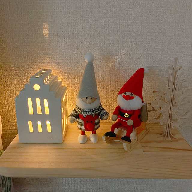 寝室,みて頂きありがとうございます♡,パイン棚板でシェルフ,北欧雑貨,賃貸インテリア,賃貸でも楽しく♪,ノルディカニッセ,SIRIUS LEDキャンドルライト,loviツリー,アーバニアキャンドルホルダー,Bedroom yuyuの部屋