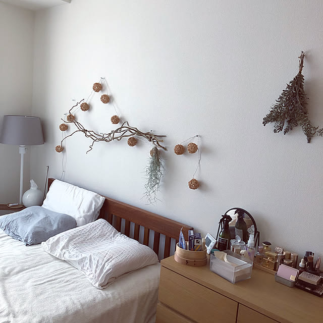 Bedroom,MUJI家具,枝物 壁の飾りに,スワッグ,枕 ハンドメイド‪,シンプル,賃貸でも楽しく♪,積水ハウス,フォロワーさんありがとう⠒̫⃝♡♡,良いね⑅◡̈*ありがとうございます♡ Rororiの部屋