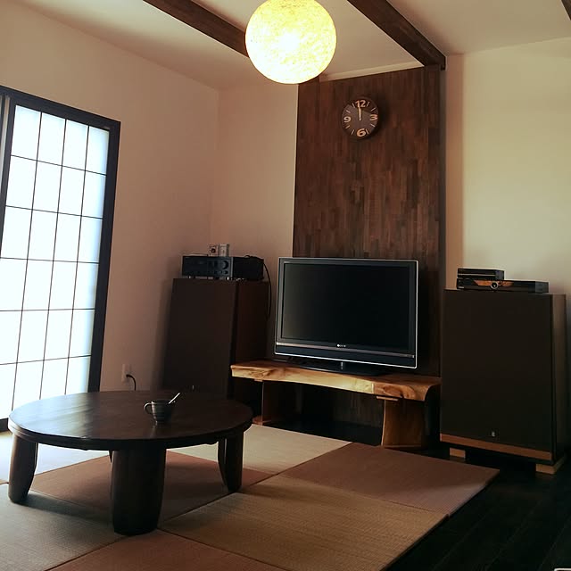 Lounge,コンテスト用,ちゃぶ台,一枚板,置き畳,日本家屋,和モダン,オーディオ機器,照明＊Francfranc,見せ梁,障子風ガラス mamaikoの部屋