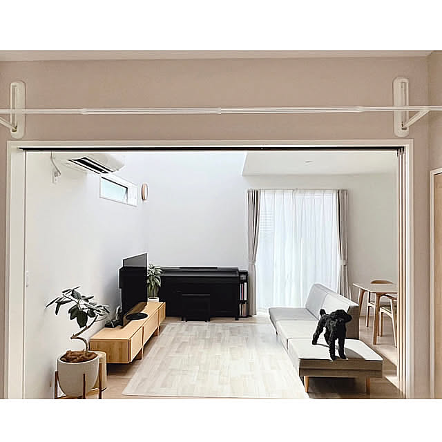 On Walls,部屋干しスペース,部屋干しアイテム,部屋干し,ベルメゾン,わが家の室内干し,ナチュラル,シンプル,木目調,建売住宅,すっきり暮らす,リビング,吹き抜け,ベージュ,和室,犬のいる暮らし erikaの部屋