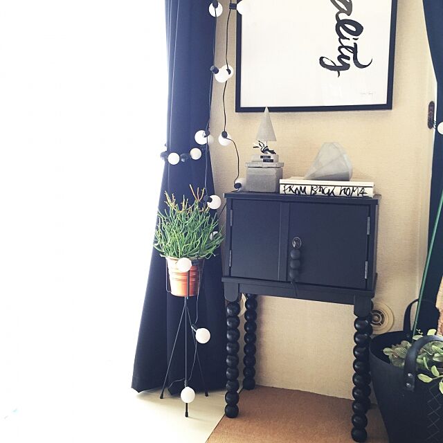 Lounge,IKEA,ryssby2014,サイドテーブル,black,白黒,モノトーン,fremLVING,PLANT STAND,観葉植物,ミルクブッシュ yoshiの部屋