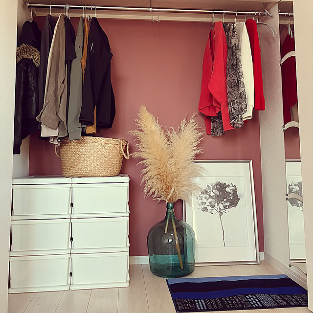 Bedroom,アートポスター,デミジョンボトル,寝室インテリア,寝室ウォークインクローゼット shiho...の部屋