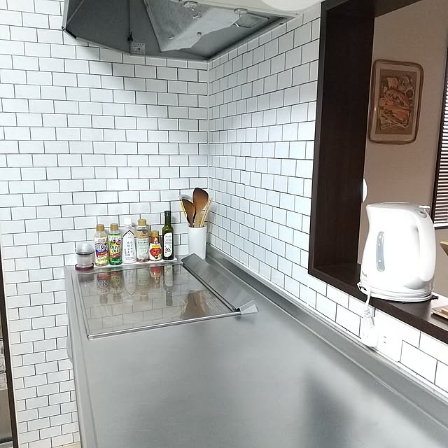 Kitchen,100均,DIY,ティファール,ヘルシオ,ホームセンター,キッチンリメイク,レンガ柄,綾野製作所,アサヒペン,半額,はがせる壁紙,シール壁紙,キッチンの工夫,アラジントースター,無印良品,カトラリースタンド,裏紙のないそのまま貼れる壁紙,オイル,シンプルインテリア,キッチンツールスタンド,コストコキッチンペーパー,3枚目はビフォー,手書き風 meiの部屋