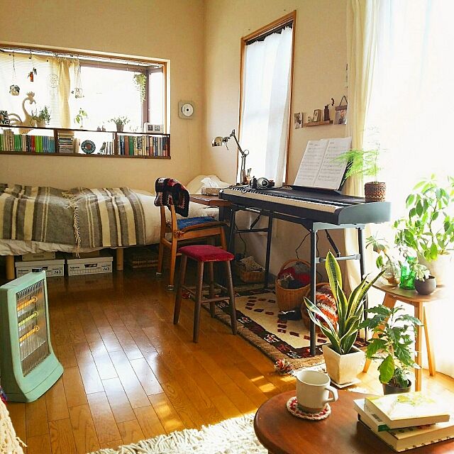 Overview,一人暮らし,身の丈生活,狭い部屋,生活感,電子ピアノ,スツール,グリーンのある暮らし naoの部屋