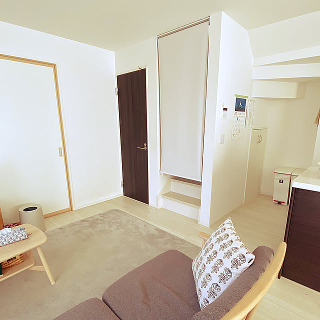 Lounge,ホットカーペット対応ラグ,階段 ロールスクリーン,リビングイン階段 寒さ対策,いいね!ありがとうございます◡̈♥︎,熱暖房効率 Haruの部屋