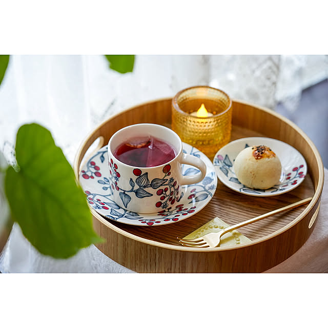 Lounge,午後のおやつ,家事の合間に,ハーブティー,小さなご褒美,自分時間,おうちカフェ,癒しのティータイム,いつもいいねありがとうございます♡,木のトレー,出窓,アラビア,アラビアルノ haruisabelの部屋