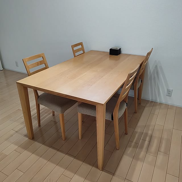 My Desk,断捨離,シンプルインテリア,すっきり暮らす,物が少ない家,ミニマリスト目指してます,ご覧になって下さり有難うございます❤️,おうちをキレイに保つ習慣,きれいに保つ,カリモクダイニングテーブルセット,ティッシュケース aoipisuke1010の部屋