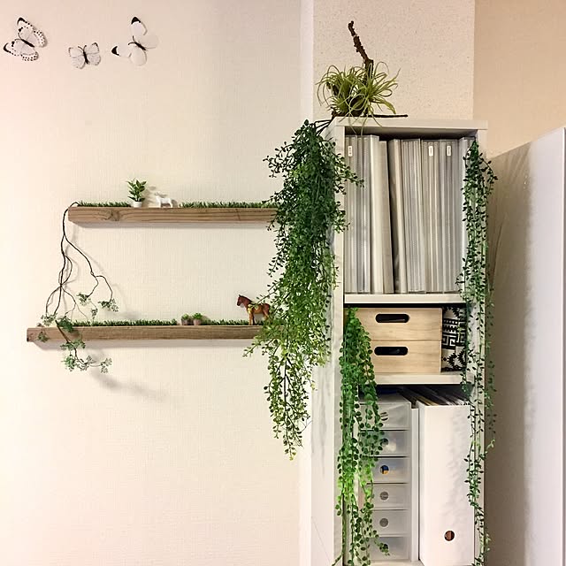 My Shelf,WOODPRO,リビングとダイニングの間,山善,足場板,フェイクグリーン,100均,いなざうるす屋さん,jungalow,ジャンガロー,壁掛けレール,オープンラック,本棚,ミニチュア雑貨,くらしのeショップ Kaneyukiの部屋
