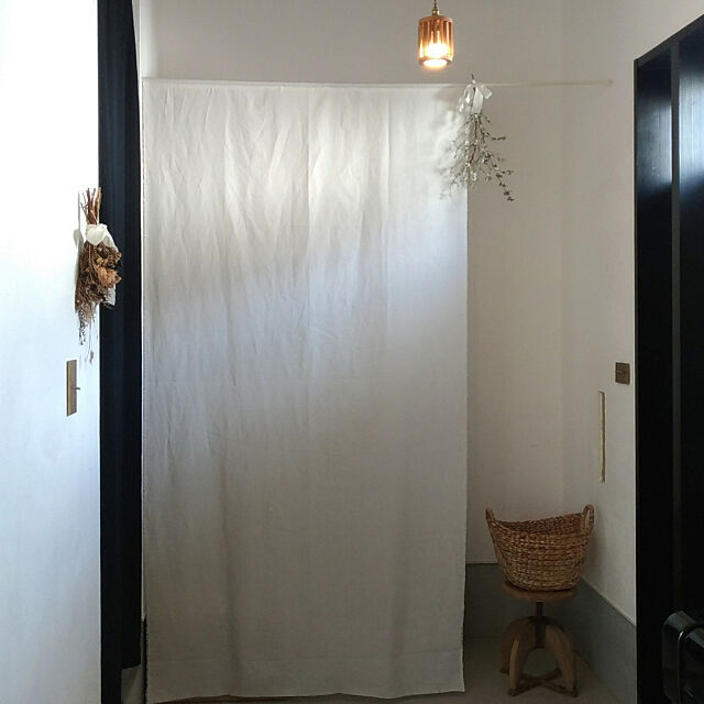 Entrance,ポスト,椅子,スワッグ,カーテン,トグルスイッチ,つっぱり棒,無印良品 yuhisolaの部屋