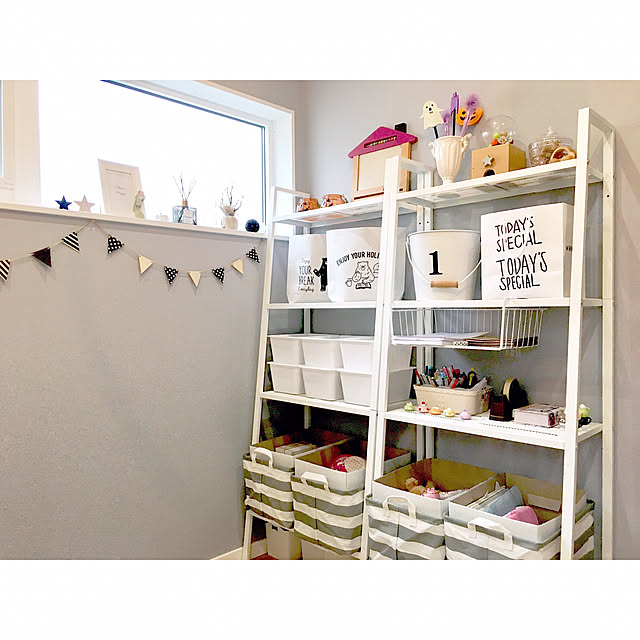 My Shelf,グレーの壁,アクセントクロス,子供部屋,こどもと暮らす。,北欧,こども部屋,キッズルーム,キッズスペース,おもちゃ収納,白×グレー,グレー×白,セリアのガーランド,ニトリのバケツ,TODAY'S SPECIAL,子供の遊び場,子供のおもちゃ,子供のいる暮らし eriii.smileの部屋
