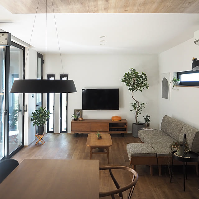 Lounge,アートフラワー,木製家具,unico,ウニコ,テレビボート Sakkinの部屋