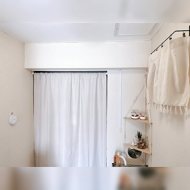 Entrance,一人暮らし,賃貸でも諦めない,3COINS,スリーコインズ,昭和賃貸マンション,突っ張り棒にカーテン,プチプラインテリア,スリコのカーテン,100均,ニトリのセンサーライト 38の部屋