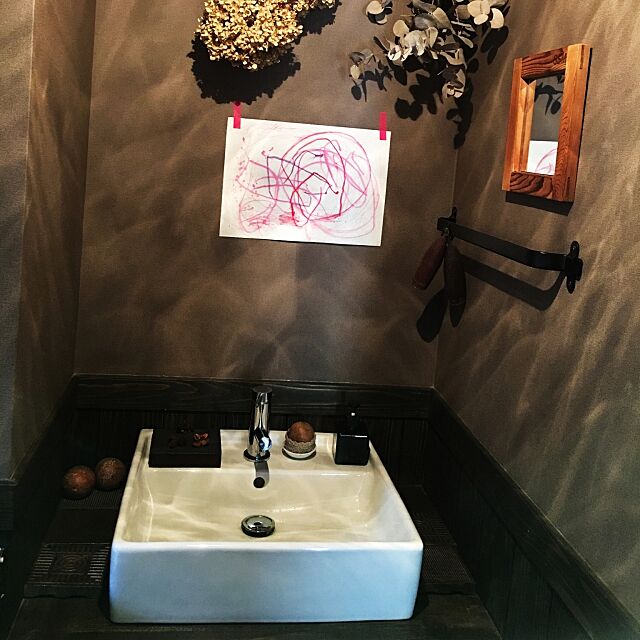 Bathroom,無印良品ポンプ,木の実ドライ,ドライフラワー,こどもの絵,自作鏡,手洗い場,トイレ SATOの部屋