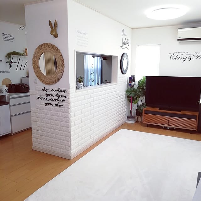 Lounge,お部屋を広く見せる工夫,モノトーン,RCの出会いに感謝♡,フォロワーさんに感謝♡,すっきり暮らしたい,モノトーンインテリア,コメント喜びます♡,いいね♡ありがとうございます♡,コメント嬉しいです♡,子どものいる暮らし,シンプルな暮らし,高さのあるものは置かない,ウォールステッカー,スッキリを目指して,ルンバのある暮らし,ソファのない暮らし G.Mの部屋