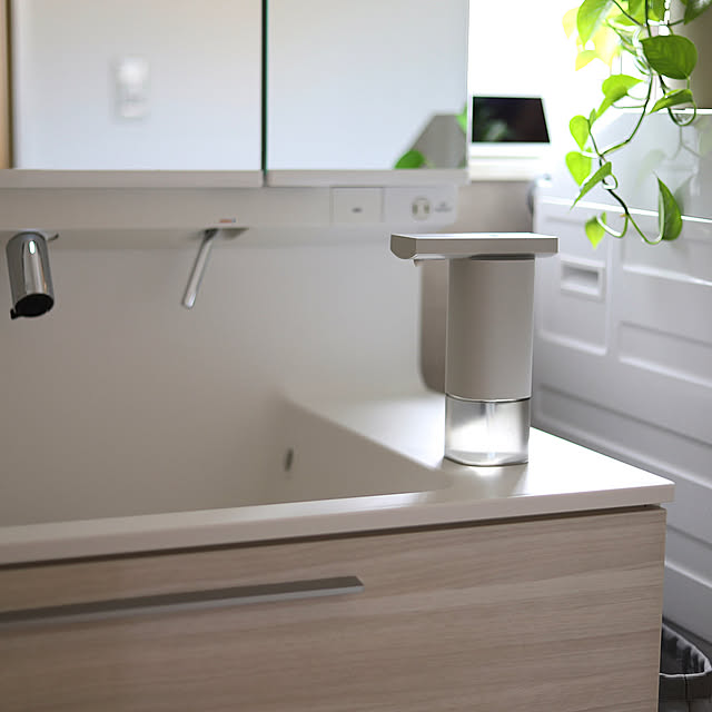 Bathroom,コメントスルーでお願いします♡,洗面所,洗面台,LIXIL,自動水栓,洗面所インテリア,プラスマイナスゼロ,ソープディスペンサー,オートディスペンサー,シンプルインテリア,洗面所グッズ,北欧,ナチュラルインテリア,北欧インテリア,シンプルナチュラル,モダン,シンプル tomoccoの部屋