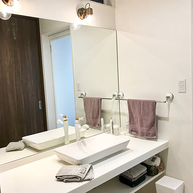 トイプードル,今治,いぬと暮らす,ヒオリエのタオル,HOTEL'Sバスタオル,犬のいる暮らし,Bathroom,鏡,壁一面の鏡,洗面スペース,アンティーク調,ホテルライクな洗面所,パウダールーム,今治タオル fuafuaの部屋