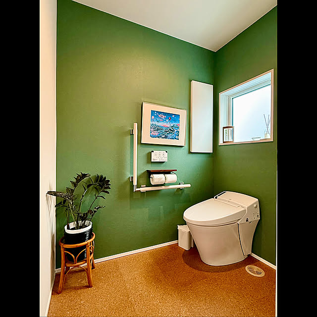 Bathroom,バリアフリーな暮らしの工夫,バリアフリー対応の家,バリアフリー対応,バリアフリーのトイレ,バリアフリーの広々トイレ,バリアフリーな暮らし,バリアフリー,車椅子対応トイレ,0.75坪のバス/トイレ,0.75坪トイレ,コルクタイルの床,コルクタイル,タンクレストイレ,サティス,リクシルのトイレ,リクシル,LIXILトイレ,LIXIL tamabaka1971の部屋