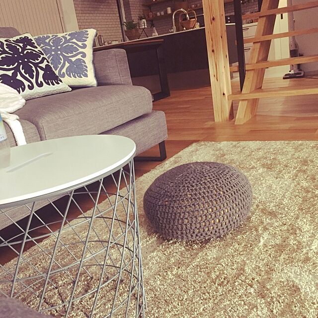 Lounge,ニトリラグマット,IKEAサイドテーブル,セリアの毛糸 ever0723の部屋