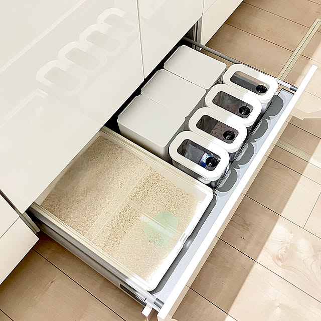 ホワイトインテリア,キッチン下収納,キャニスター,ダイソー300円商品,ダイソー,収納グッズ,ホワイト×グレー,モノトーンインテリア,グレーインテリア,Kitchen yu-yuukiの部屋